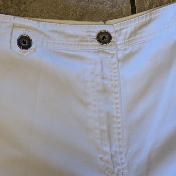Chicos Womens 32x21 Capris Straight Leg White Button Size 1 Summer Golf Pant - Picture 2 of 9